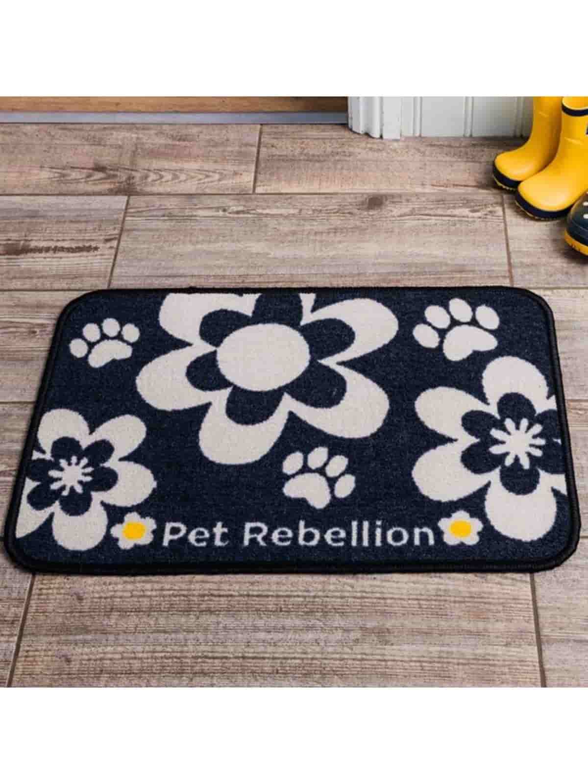 PET REBELLION koberček pod misku DINNER MATE flowers black
